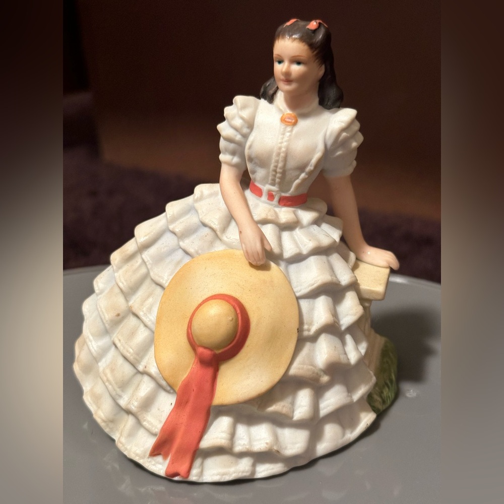 Gone With The Wind Figurine 1984 Avon Hollywood Scarlett O'Hara